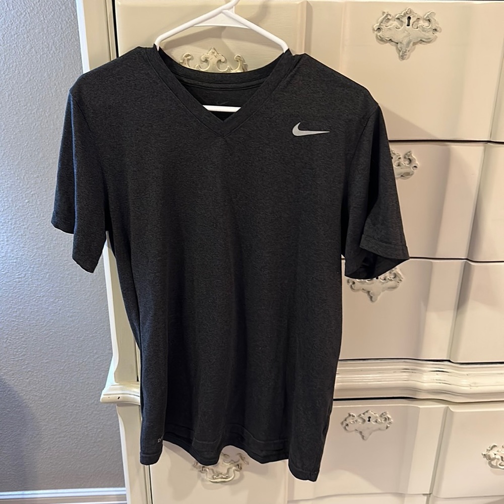Nike dri-fit medium men tee tshirt EUC